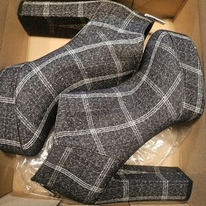 New Jessica Simpson heels 7.5